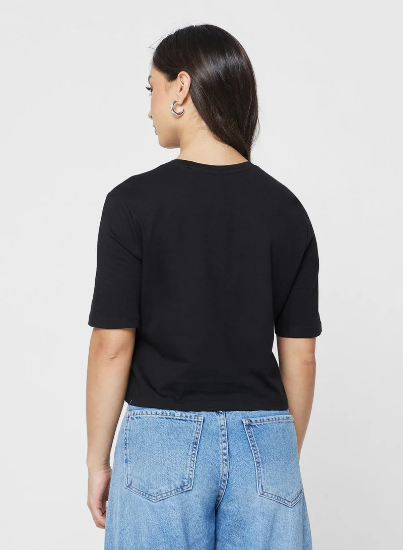 اونلي تيشيرت أونليوني بأكمام قصيرة وياقة دائرية